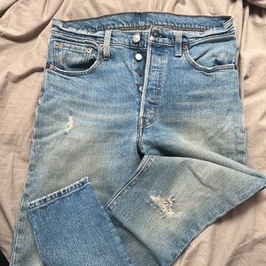 Levi 501s - distressed - 28/28